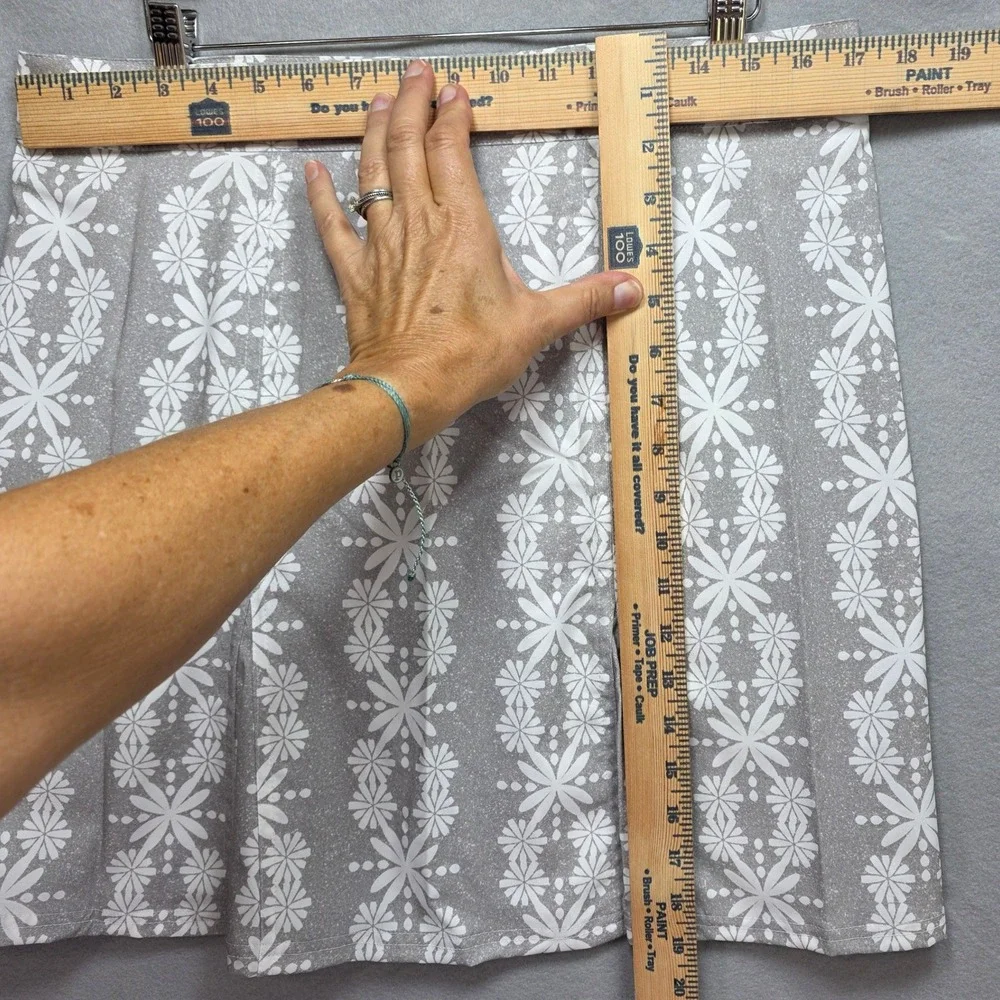 RipSkirt Hawaii Paia Maui Grey White Floral Wrap Skirt Length 2 Adjustable Large